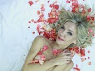 Эротический видеочат lovelylaura