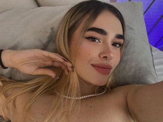 Эротический видеочат LucyVega