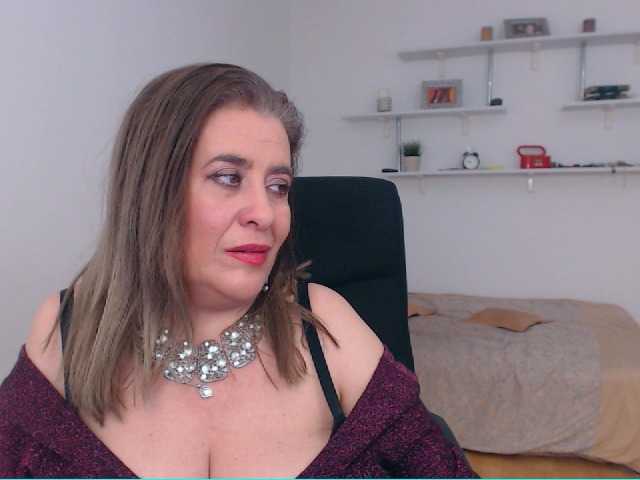 Фотографии MarissaSerano Hi guys, here are the most gorgeous natural huge breasts waiting for you 50 tokens