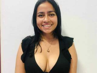 Эротический видеочат MaddisonDaniels