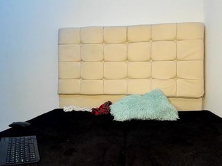 Эротический видеочат Maddy-Stone