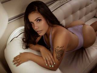 Эротический видеочат MaddyLewis