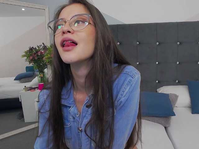 Скриншоты трансляции MadieMoore