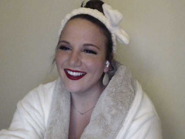 Скриншоты трансляции MadisonCarter