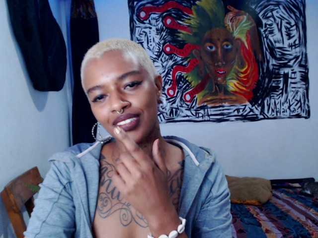 Скриншоты трансляции MalaikaLorhan