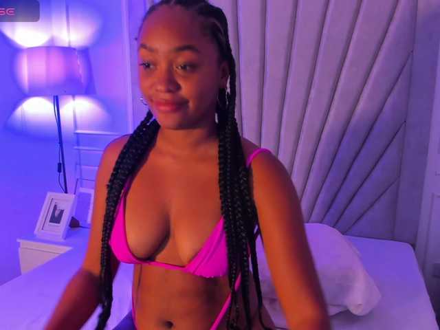 Скриншоты трансляции ManuelaBaez