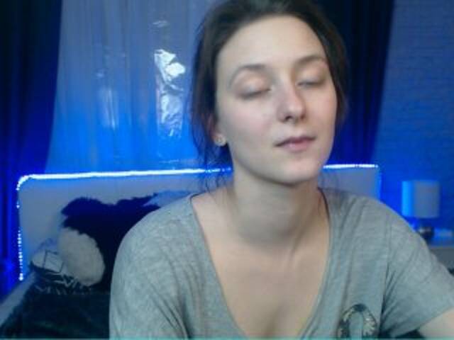 Скриншоты трансляции MayaHillss