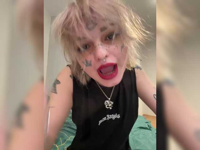 Скриншоты трансляции MelindaArnold