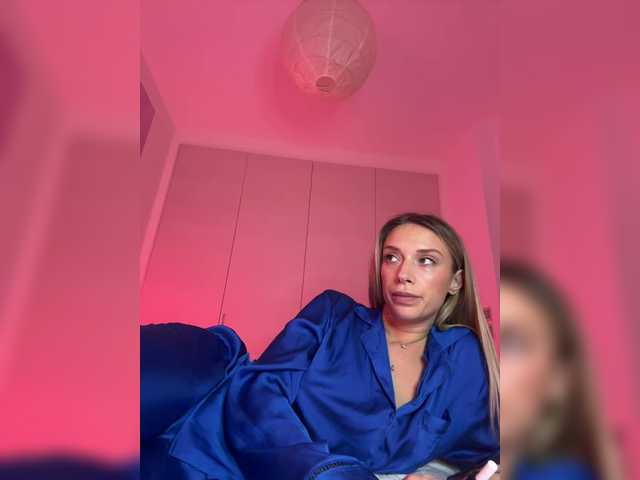 Скриншоты трансляции MerryBaby