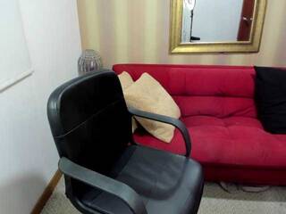 Эротический видеочат MerryColin