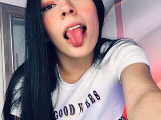 Эротический видеочат Mia-wells