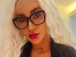 Эротический видеочат MiaBrunette