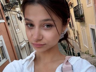 Эротический видеочат MiaRouxie