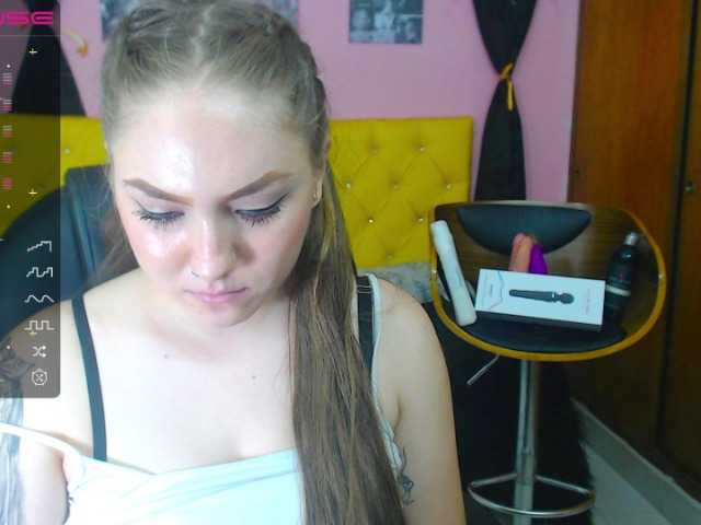 Скриншоты трансляции MicaelaSmith