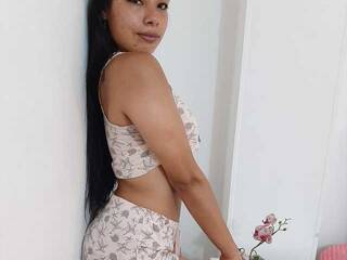 Эротический видеочат michell-hotT