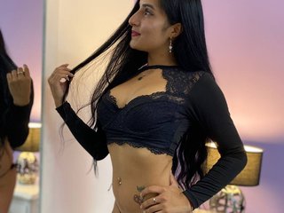 Эротический видеочат MiiaCastillo