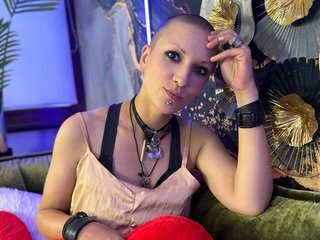 Эротический видеочат MiraMoonn