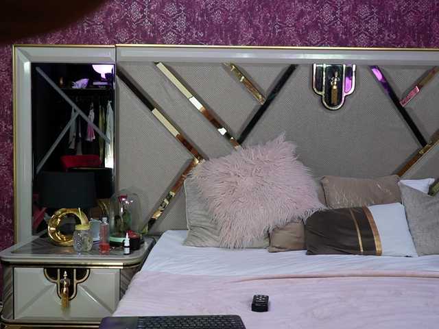 Скриншоты трансляции MishelleBrizo