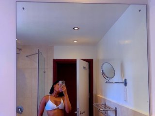 Эротический видеочат MissBehavin69