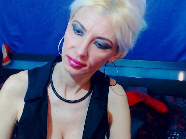 Скриншоты трансляции HoneyLara
