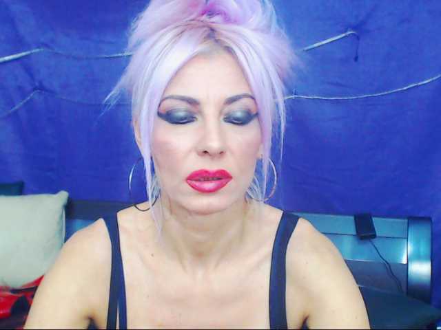 Скриншоты трансляции HoneyLara