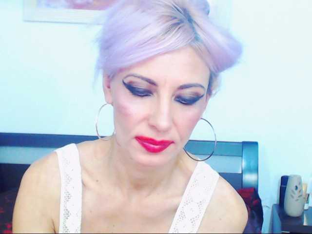 Скриншоты трансляции HoneyLara