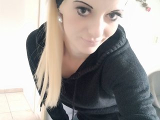 Эротический видеочат MoaningKitty23