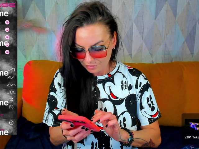 Скриншоты трансляции MonicaGucci