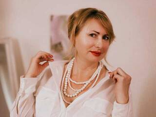 Эротический видеочат MonicaMoor