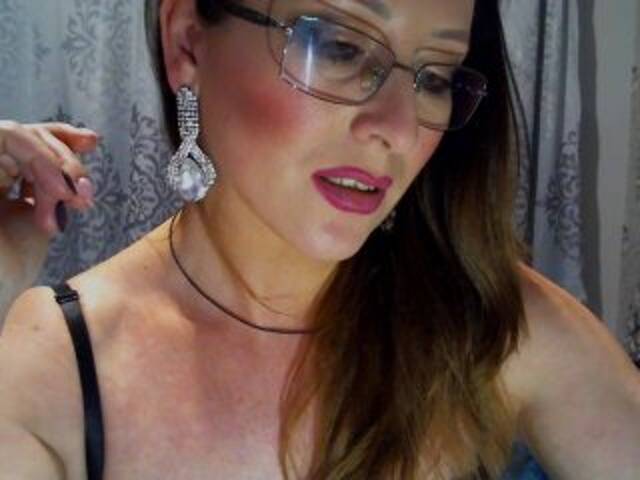 Скриншоты трансляции moonQueen