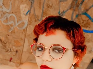 Эротический видеочат NairyRed