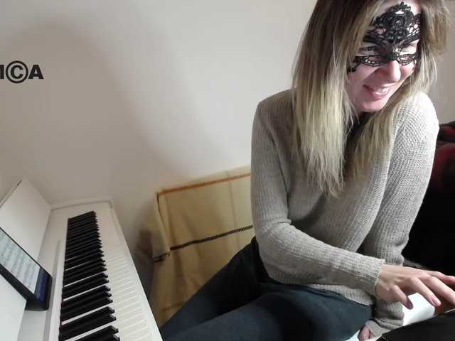 Скриншоты трансляции PianoGirl