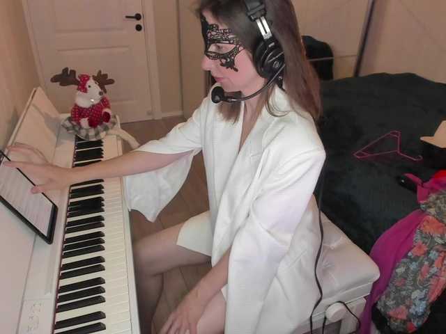 Скриншоты трансляции PianoGirl