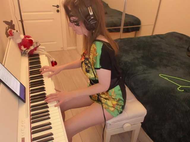 Скриншоты трансляции PianoGirl