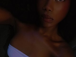 Эротический видеочат NaughtyCherie