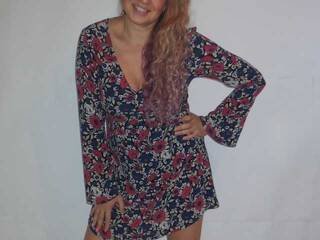 Эротический видеочат NelleTEASE