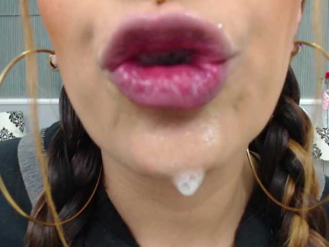 Скриншоты трансляции NicolleWayne