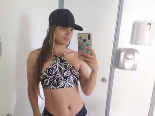 Эротический видеочат NikkiHanson