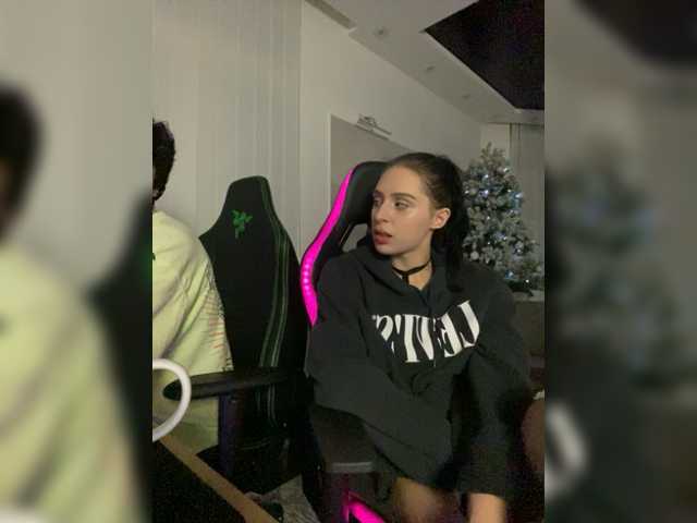 Скриншоты трансляции PARTYNEXTNEXT