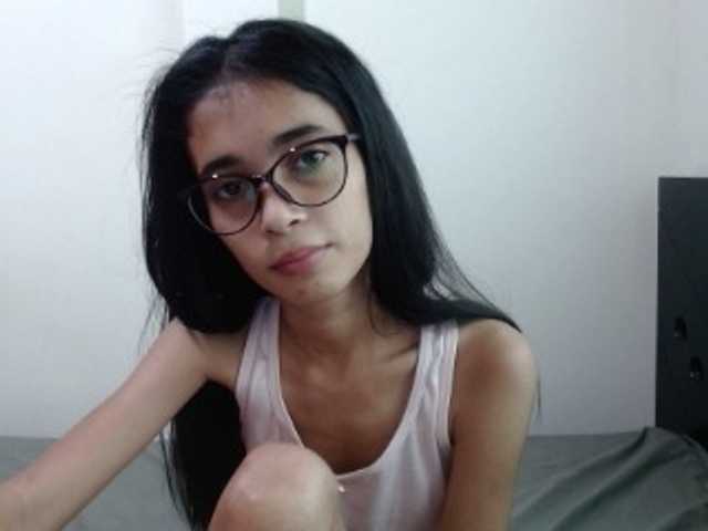 Фотографии petit-linda18 Shhhh. Im not alone. I have to be quiet but let's have quiet fun together. #18 #young #smalltits #skinny #tits