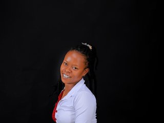 Эротический видеочат Petite-mpenzi