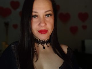 Эротический видеочат PetiteBrunieX
