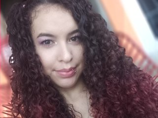 Эротический видеочат petitelucy