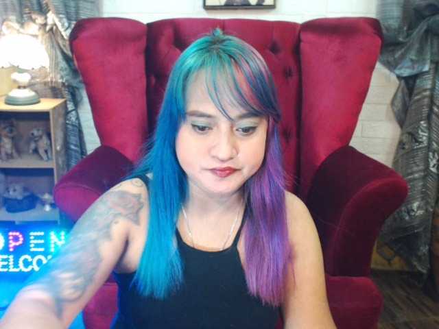 Скриншоты трансляции pinaynextdoor