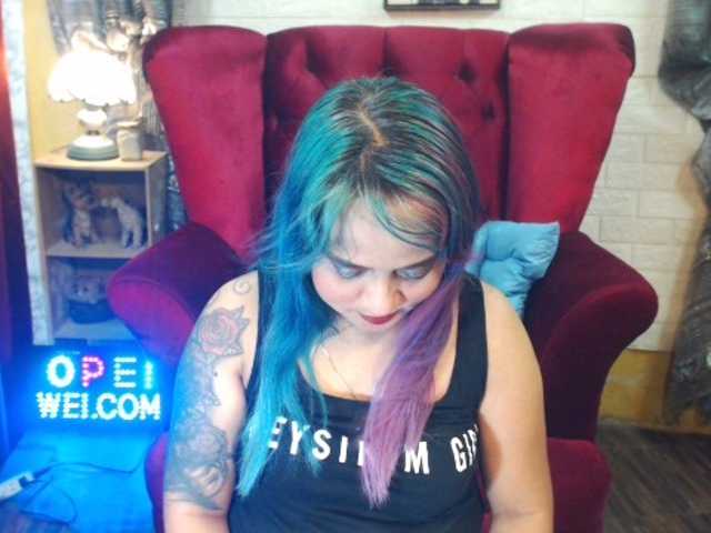 Скриншоты трансляции pinaynextdoor