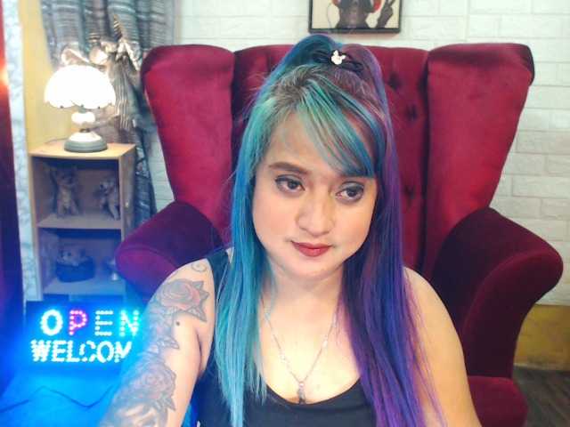 Скриншоты трансляции pinaynextdoor