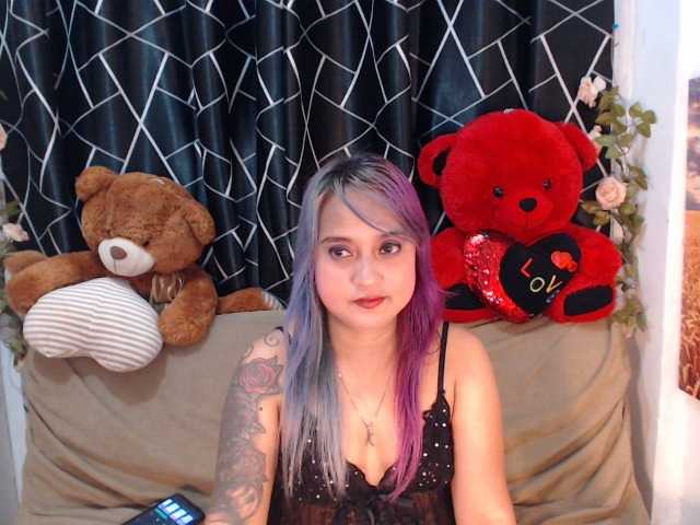 Скриншоты трансляции pinaynextdoor