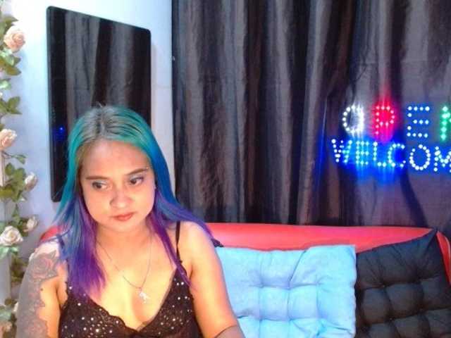 Скриншоты трансляции pinaynextdoor