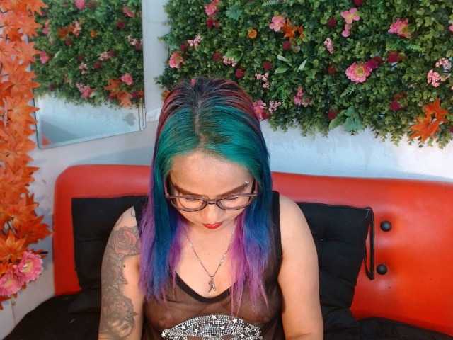 Скриншоты трансляции pinaynextdoor