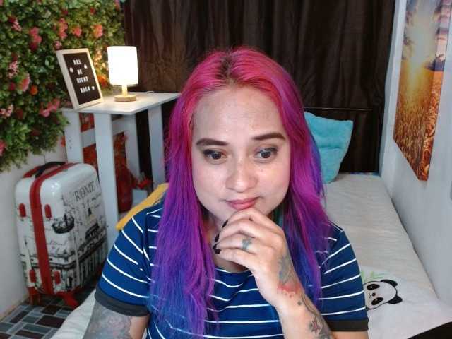 Скриншоты трансляции pinaynextdoor